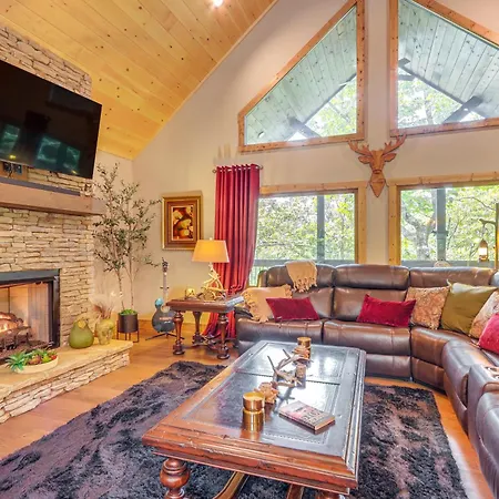 Spacious Ellijay Cabin Game Room And Multiple Decks
